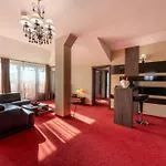 Dvoretsa 5*