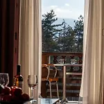 Dvoretsa 5*