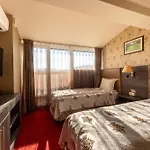 Dvoretsa 5*
