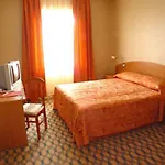 Dvoretsa 5*