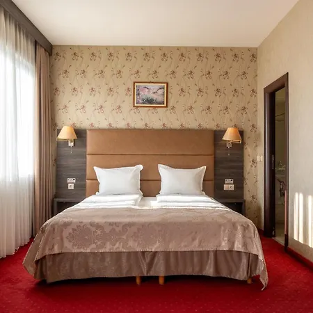 Dvoretsa Hotel 5*